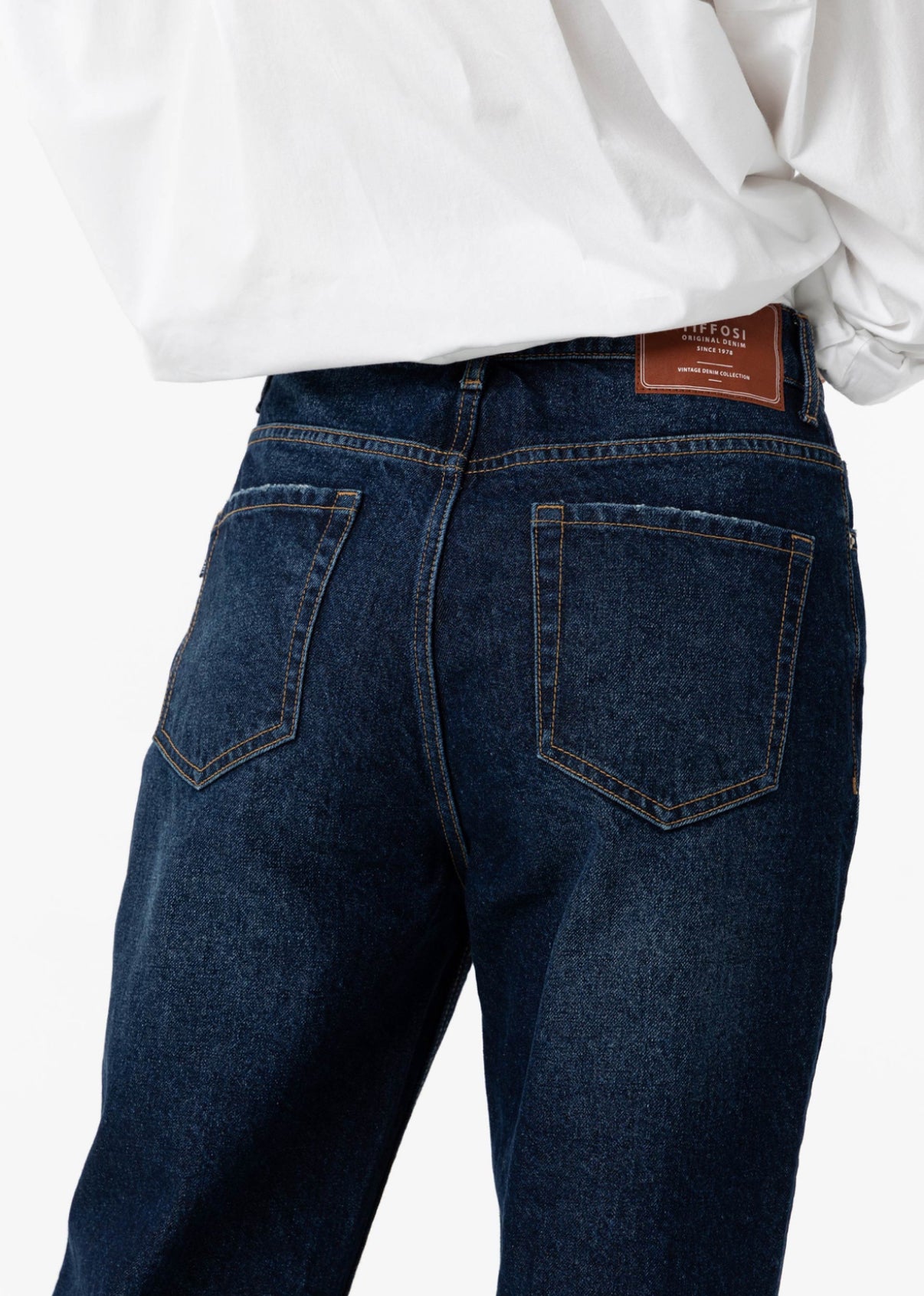 Tapered mom fit