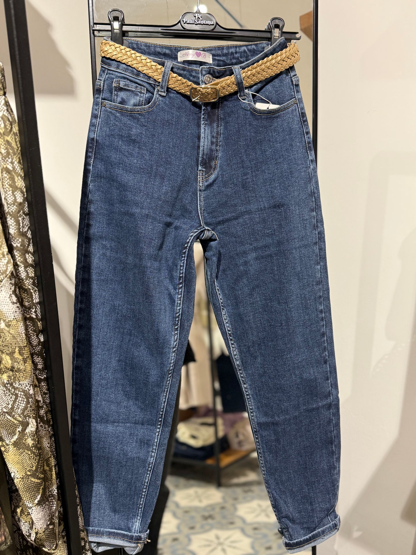 Jeans momfit con cintura